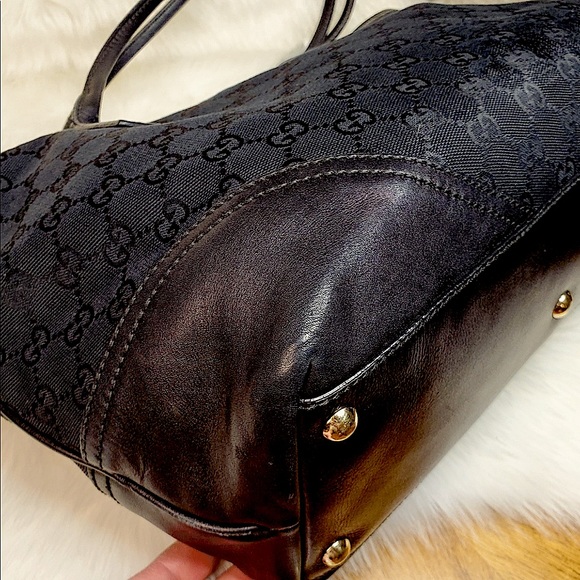 SOLD! Cross listed. GUCCI SIGNATURE GG BRITT LARGER TOTE 100% AUTHENTIC - Picture 4 of 12